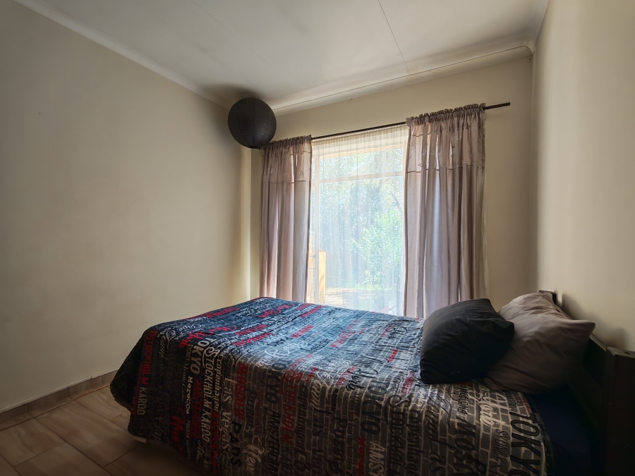 5 Bedroom Property for Sale in Kannoniers Park North West